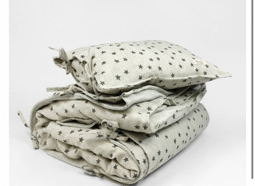 Baby shower ensemble couette